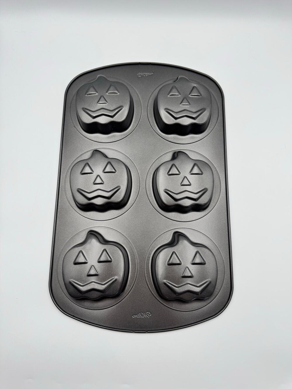 Wilton Mini Cake Pan Nonstick - 6 Cakelets - JACK-O-LANTERN Halloween Pumpkins